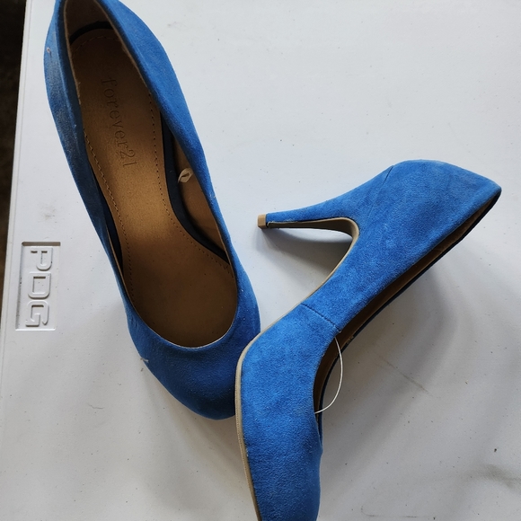 Shoes - Picture 6 of 15